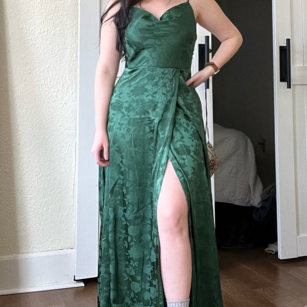 Lulu’s Simply Dreamy Emerald Green Satin Floral Jacquard Maxi Dress NWT